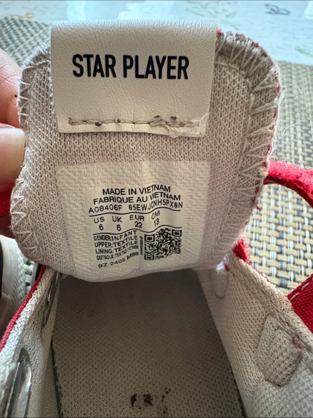 Converse bright red